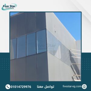تنظيف واجهات زجاجية في القاهرة والجيزة لمبنى تجاري حديث